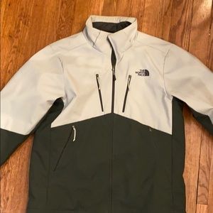 North Face winter coat (like new)